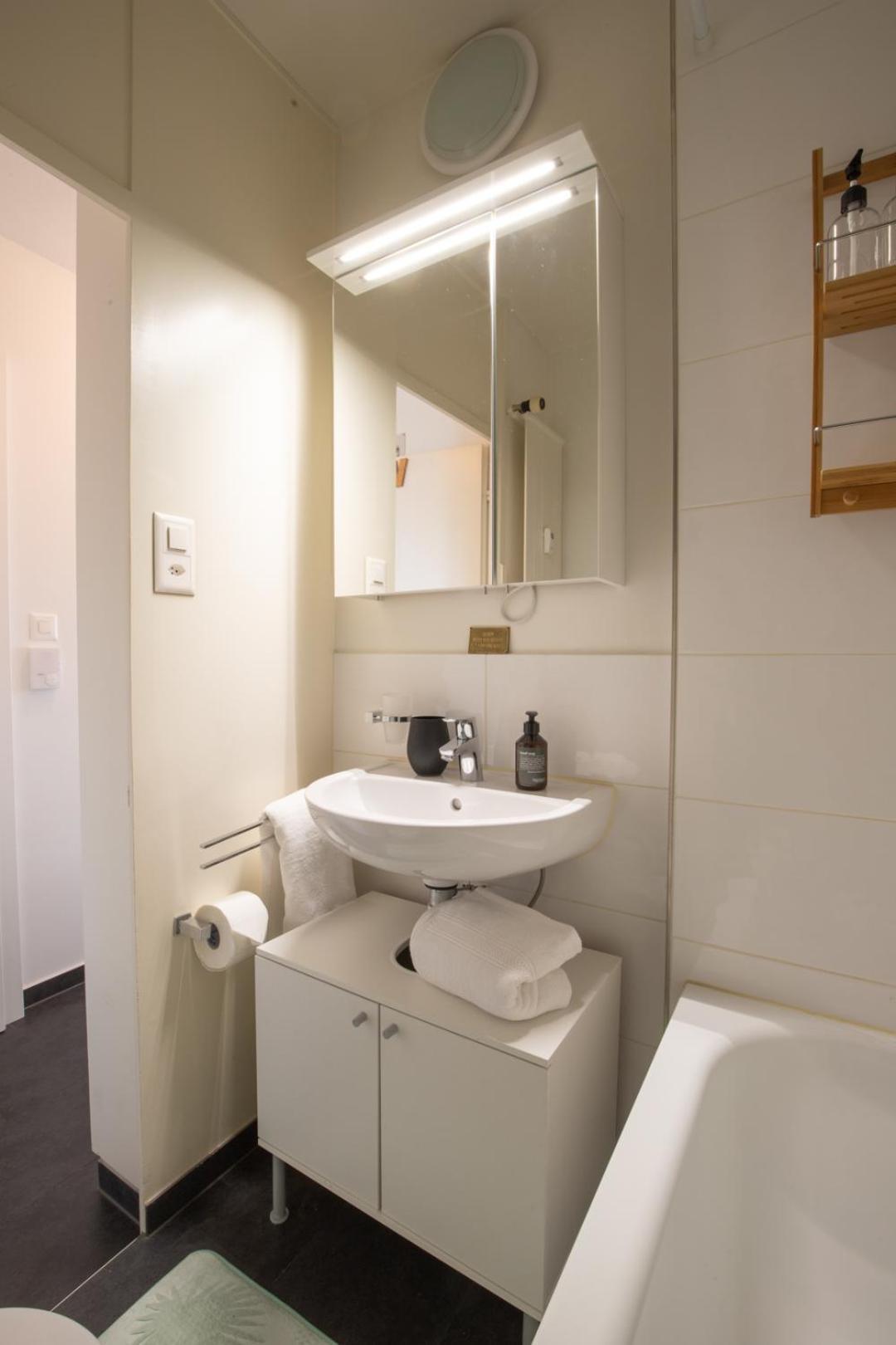Special Modern Lisa Apartment Basel, Bahnhof Grossbasel 10-Star Bagian luar foto
